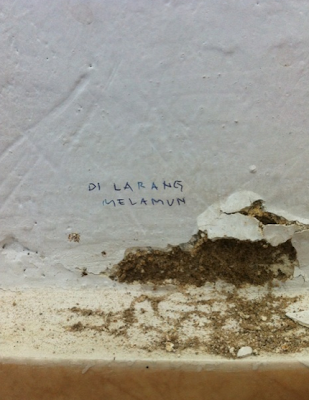 Larangan di WC/Toiler/></a></span></span></div>
<div style=