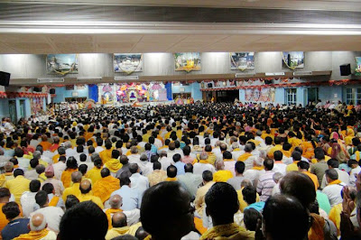 Devotees celebrate Guru Poornima 2011 with Jagadguru Kripaluji Maharaj