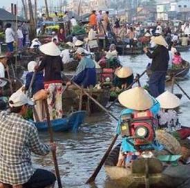 Vietnamese floating cities in Cambodia