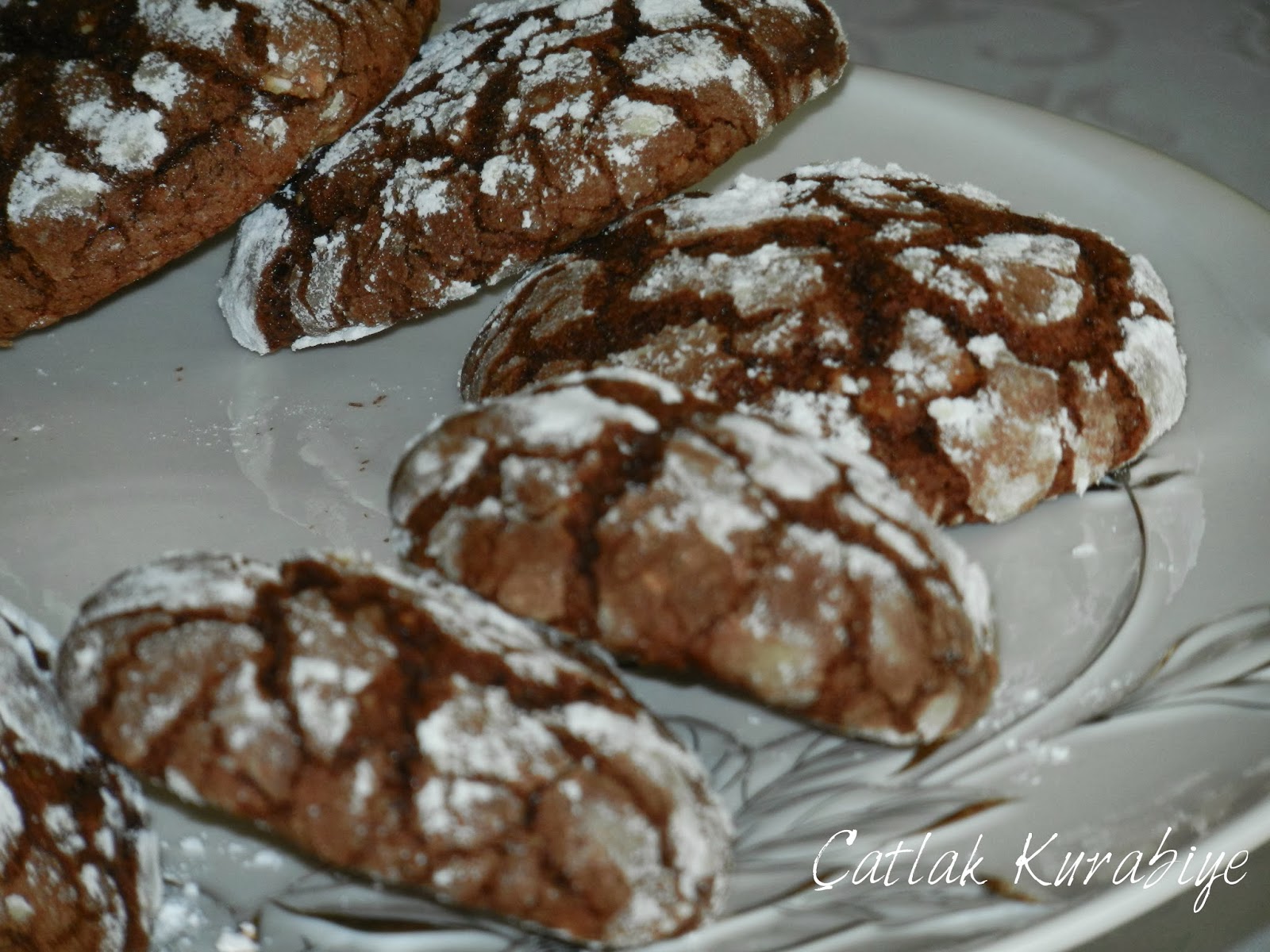 ÇATLAK KURABİYE ( BİTTER ÇİKOLATALI FINDIKLI ÇATLAK KURABİYE ) ÇİÇEK