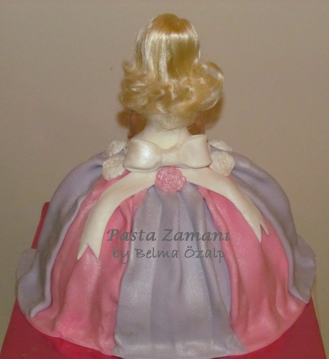 PASTA ZAMANI BY BELMA ÖZALP BARBİE BEBEKLİ PASTA