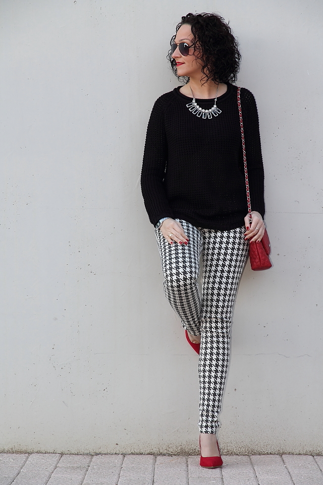 PATA DE GALLO CON TOQUE ROJOS - Black Dress Inspiration