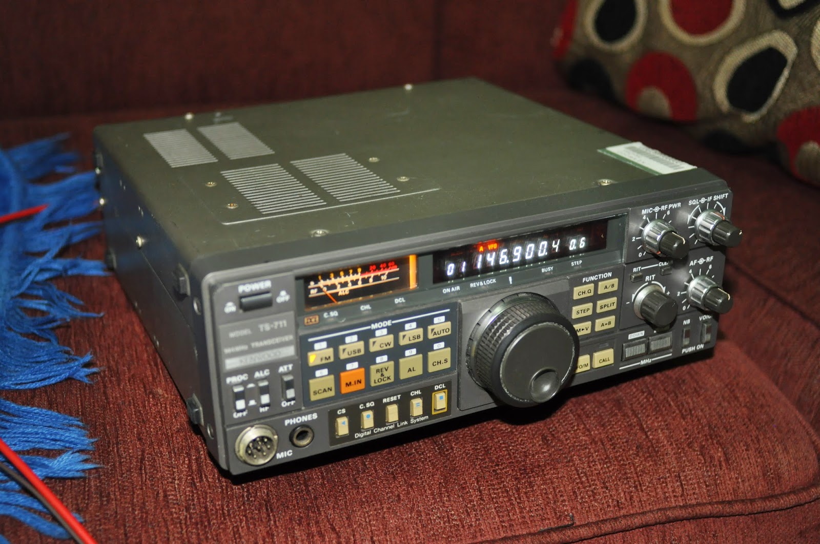 VINTAGE RADIO kenwood ts711 allmode VHF japan ver. ( SOLD! )