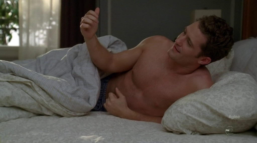 Matthew Morrison Shirtless in Glee s3e01.