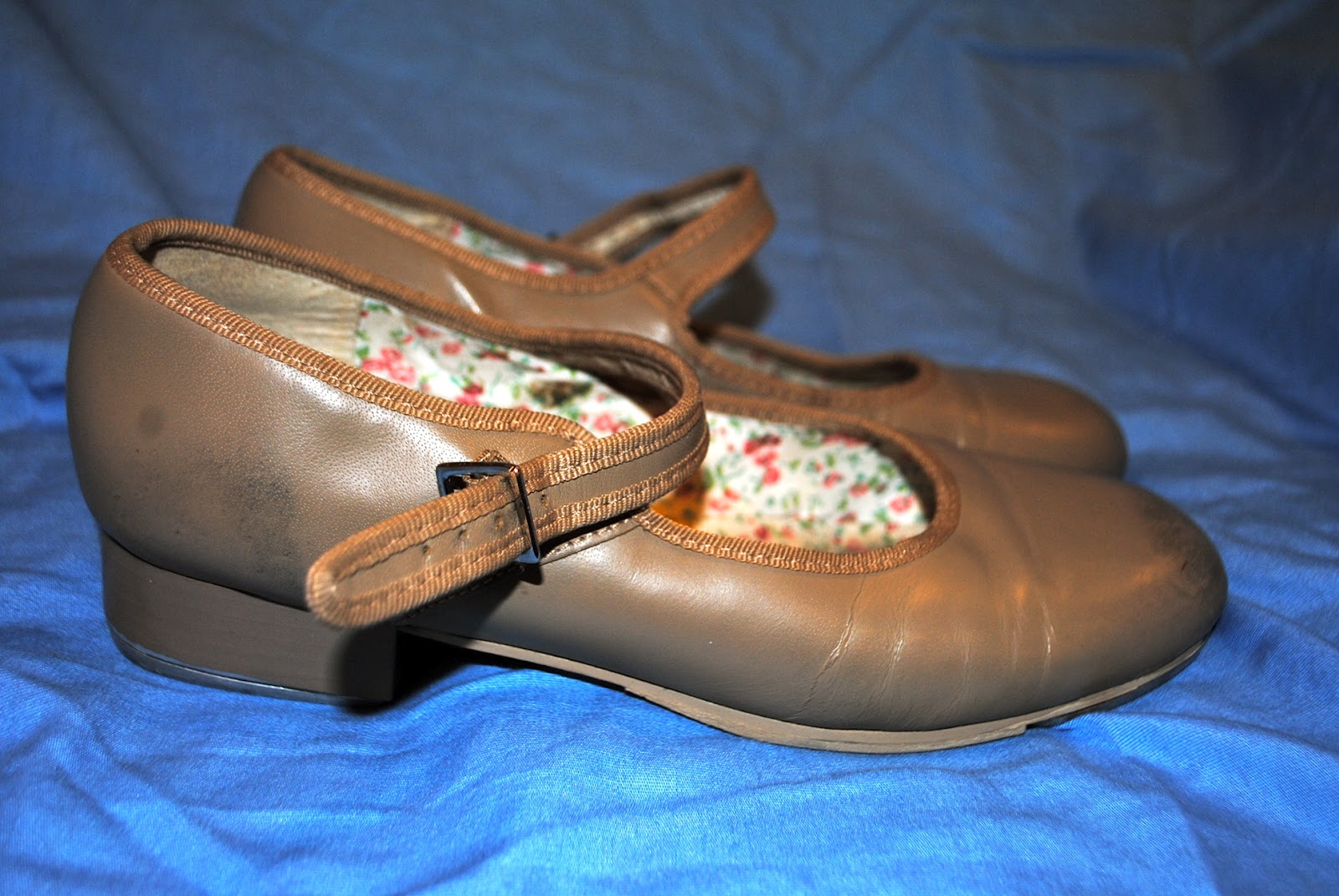 Let's Raise the Barre Capezio tan tap shoes, size 8