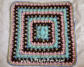 Free Crochet Pattern ~Twist & Shake Square http://www.niftynnifer.com/2015/01/free-crochet-pattern-twist-shake-square.html #Crochet #GrannySquare
