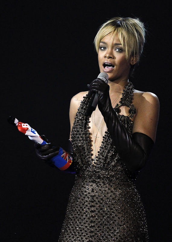 Rihanna in brown long leather gloves in Brit Awards 2012