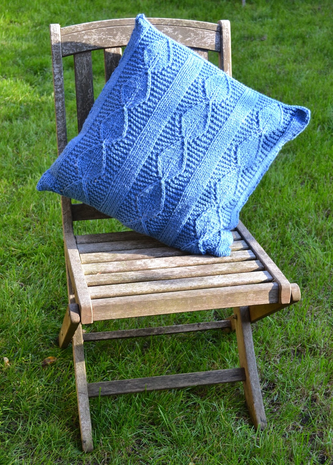 Ginx Craft Aran Leaf Cushion Pattern