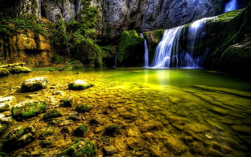 Hermosa cascadas de agua