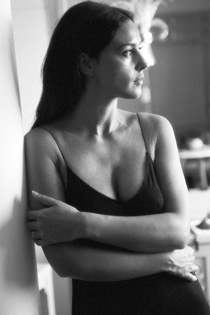Monica Bellucci Black-White Modeling Photos