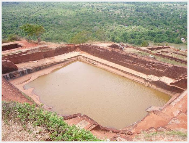 نقره لتكبير أو تصغير الصورة ونقرتين لعرض الصورة في صفحة مستقلة بحجمها الطبيعي