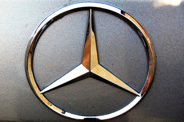 mercedes benz logo meaning
