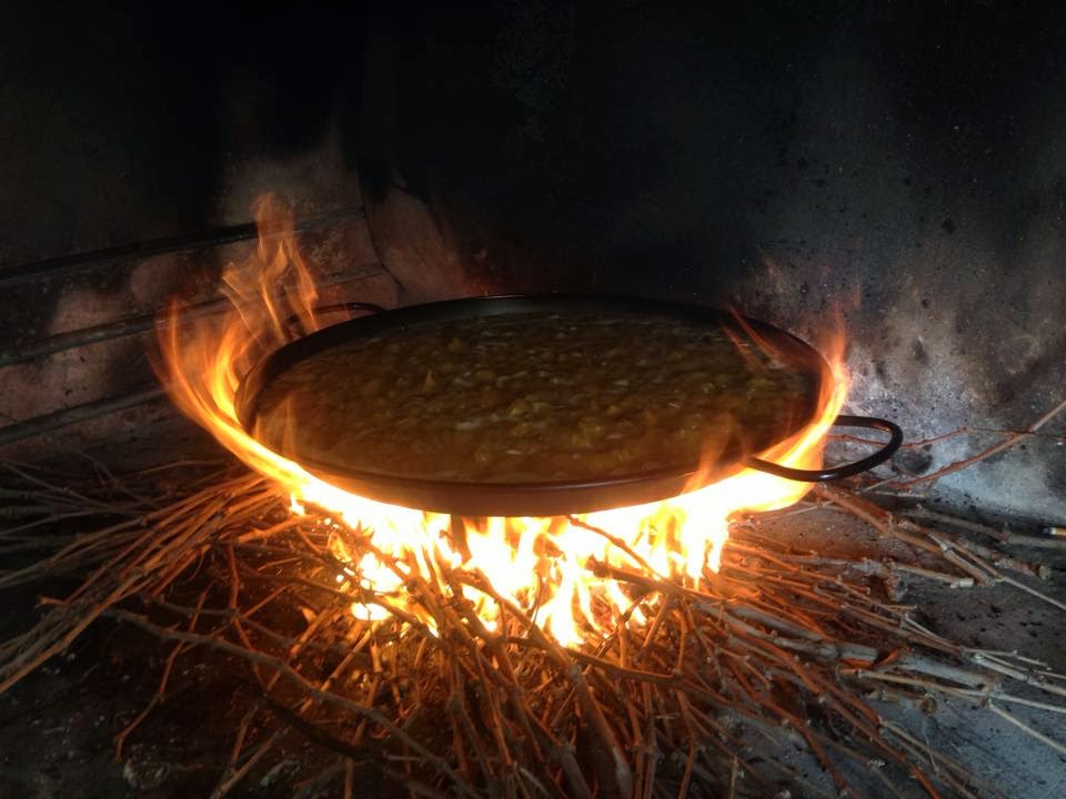 Paellas hechas al sarmiento