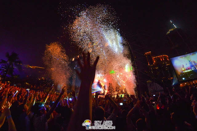 Everyone love confetti @ OneRepublic Native Live in Malaysia 2013 