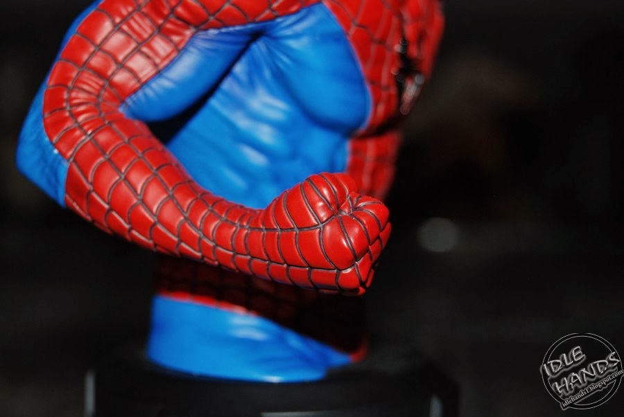 SPIDERMAN RED AND BLUE MINI BUST GENTLE GIANT Toy+Fair+2014+Gentle+Giant+Marvel+Comics+Spider-Man+Red+and+Blue+Mini+Bust+03