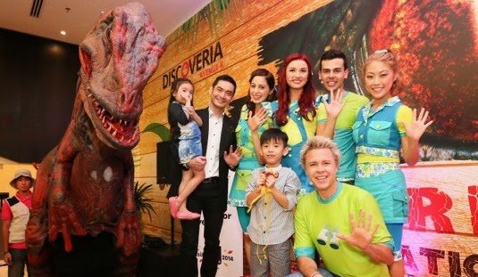dinoscovery_dinosaurs_alive_avenue_k_hi5_launch