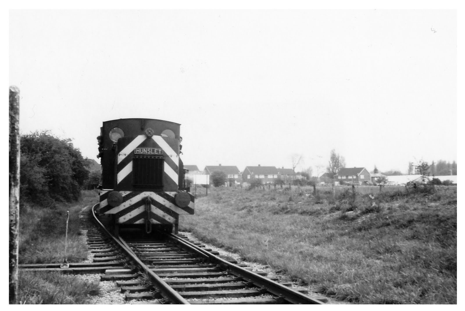 MOD shunter Oakdene Woods