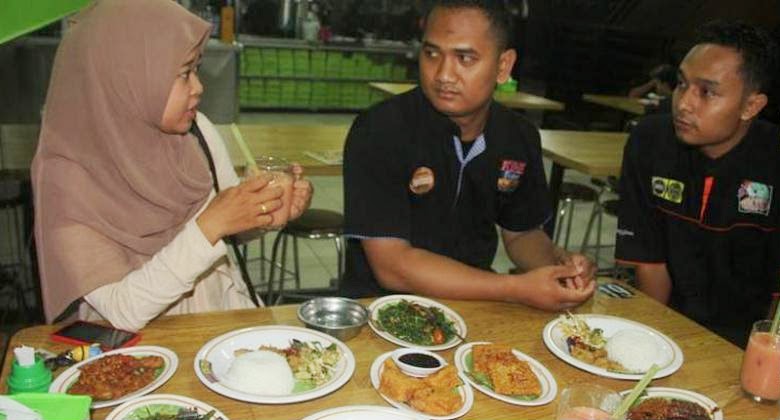 Berwisata dan Santap Ayam Penyet Ala Masakan Wong Solo