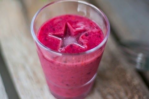 http://www.healthysmoothiehq.com/smoothie-weight-loss-guide