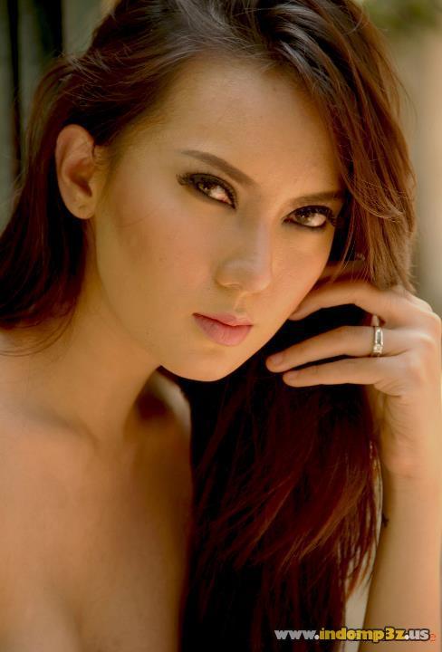 FOTO HOT : model cantik indonesia : FOTO BUGIL