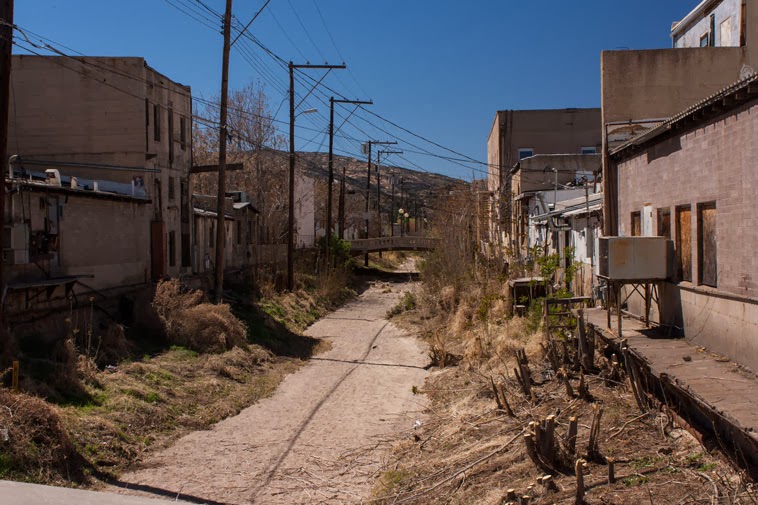 Ladee's Travels Miami, Arizona Antique Stores on Main Street