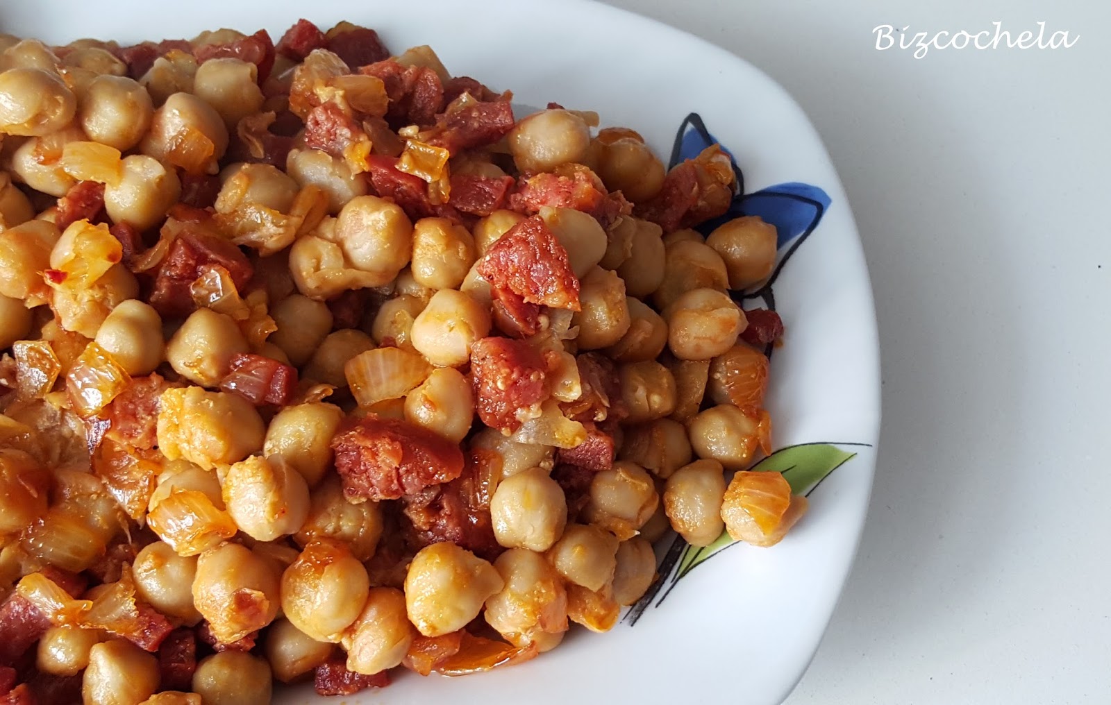 GARBANZOS FRITOS CON CHORIZO