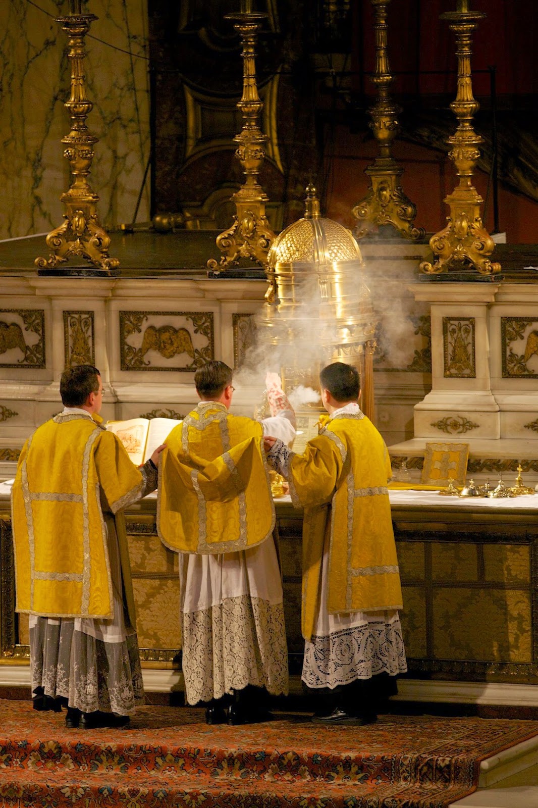 New Liturgical Movement Solemn Mass of the Lord’s Supper at the London