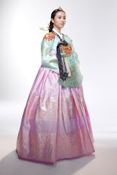 Park Ha Sun As Queen Inhyeon (Main Character In Dong Yi Jewel In The Crown)