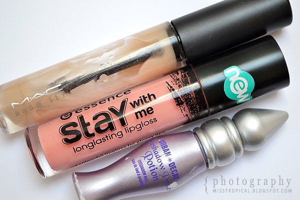 MAC Brow Set Gel Clear, essence stay with me Lipgloss 02 my favorite milkshake, Urban Decay Mini Eyeshadow Primer Potion