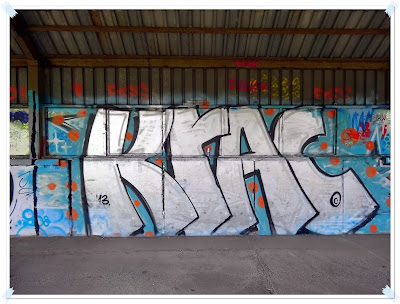 Graffiti na terenie terminala pocztowego przy Towarowej 5 Graffiti na terenie terminala pocztowego przy Towarowej 5