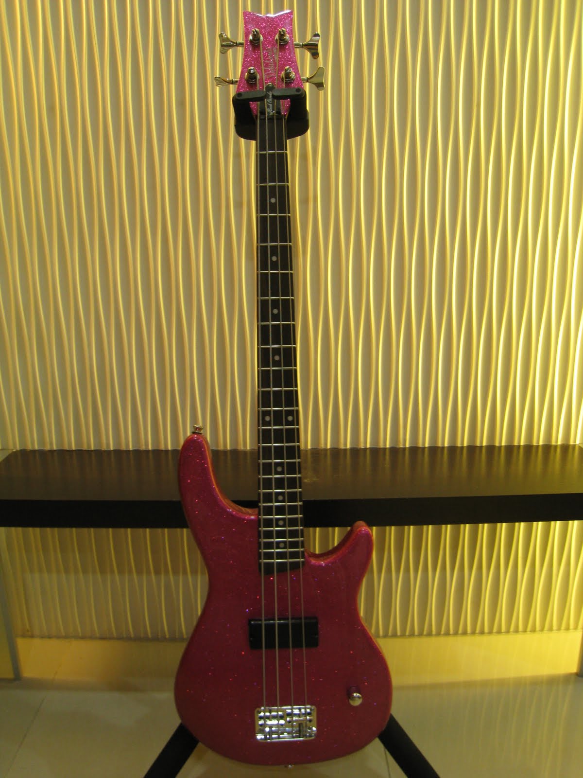 Maximus Guitars & Accessories Daisy Rock Debutante Rock Candy Petite