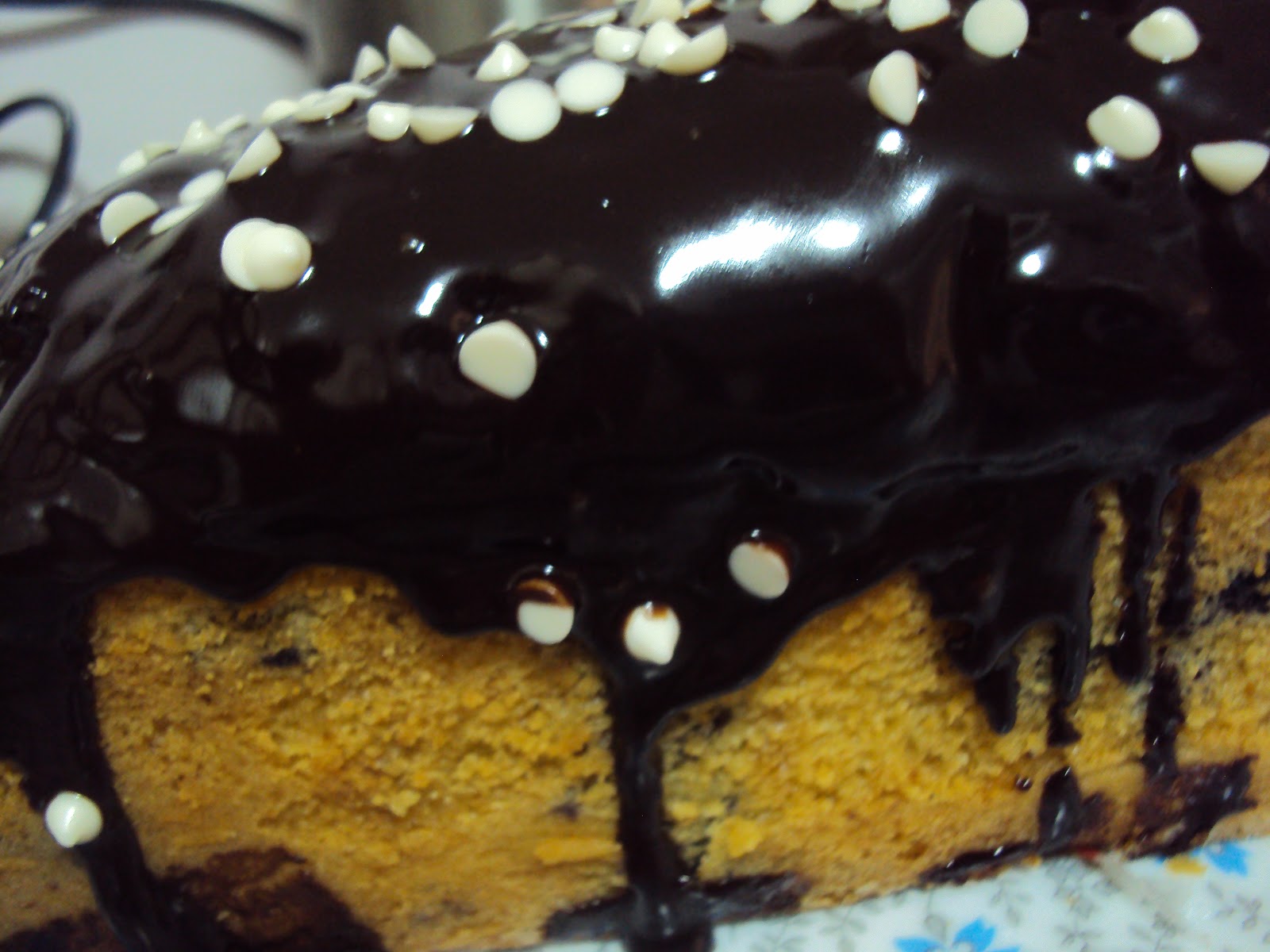 Beyaz ÇikolatalıYabanmersinli Kek Misketlimonu