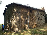 Façanes est i sud de la casa de pagès La Fàbrica de Targarona Façanes est i sud de la casa de pagès La Fàbrica de Targarona