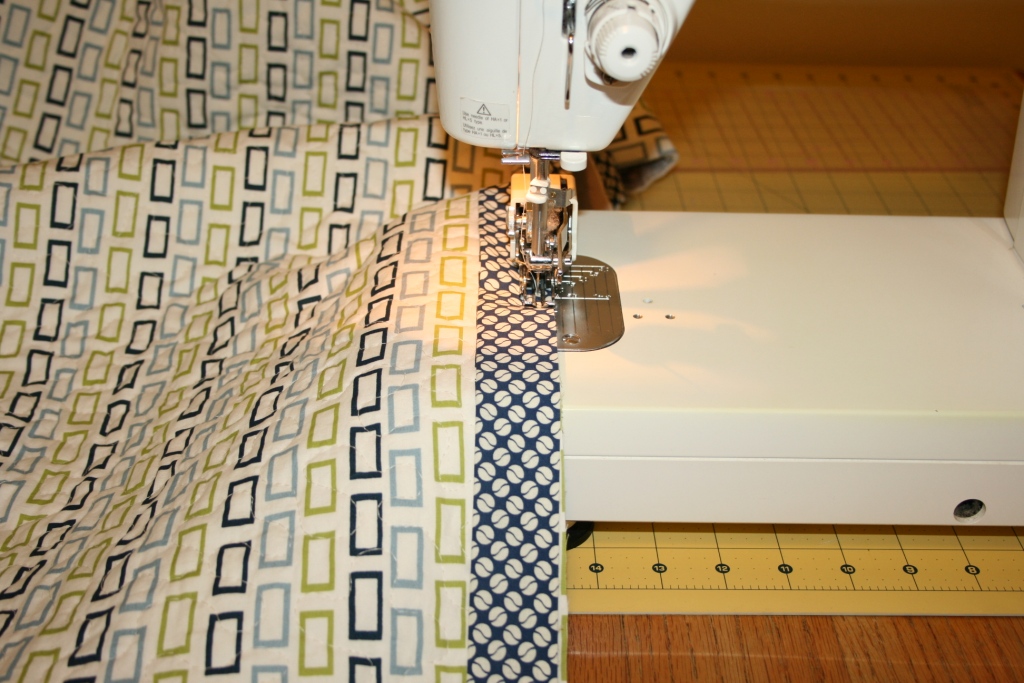 crazy mom quilts one way to machine bind a quilt