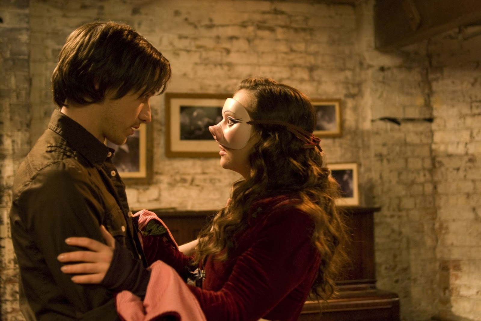 Penelope (2006) Whimsical Modern Fairytale Finding Wonderland