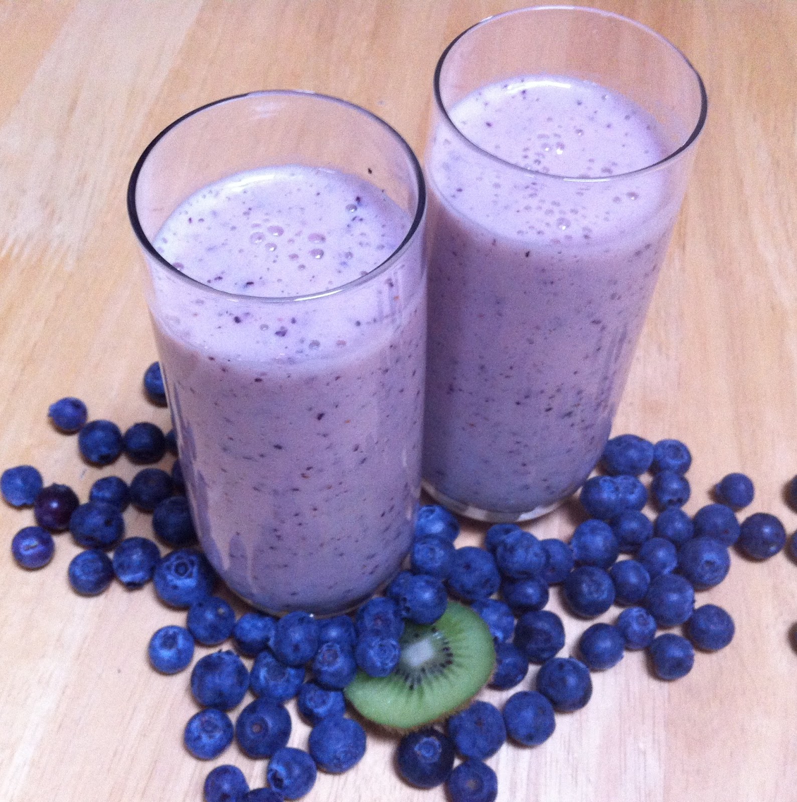 Yummmmyy Blueberry & Kiwi Smoothie