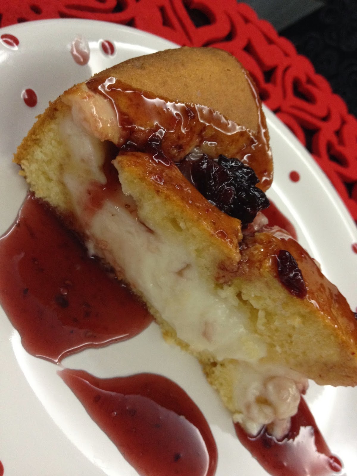 VİŞNELİ MAGMA KEK SÜSLÜ MUTFAK