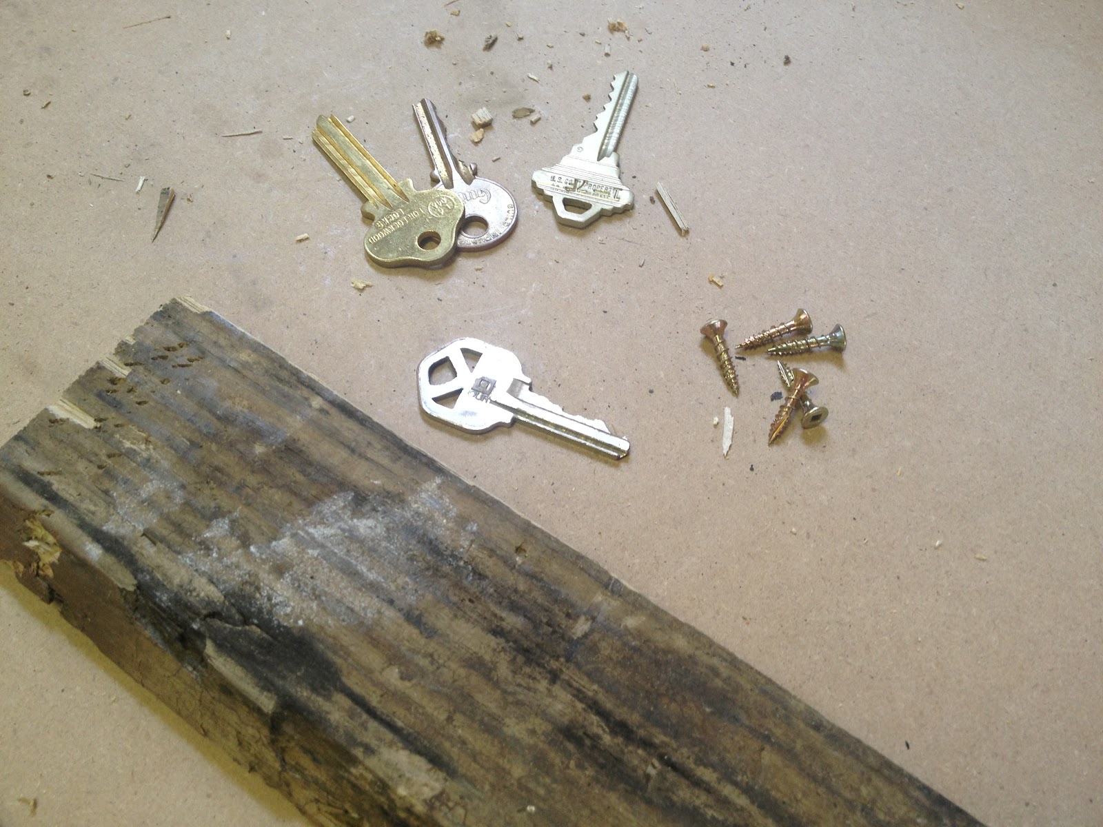Get Rich or DIY Tryin' Key Holder Using Old Keys
