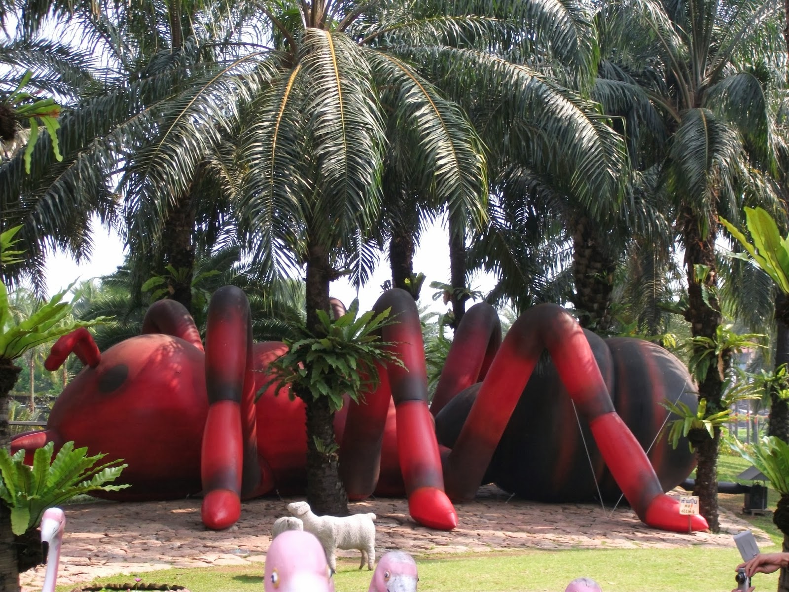 Giant ant and lamb statue  at Nong Nooch Tropical Garden.