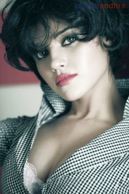 Piaa-Bajpai-Hot-Tamil-Actress