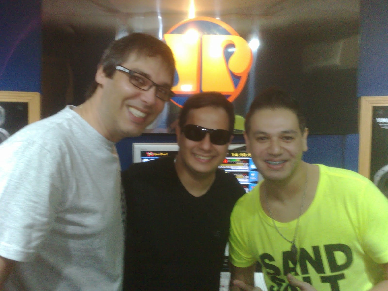 Ivan Davis e os Radialistas Banana e Paulo Pringles da Rádio Jovem Pan.