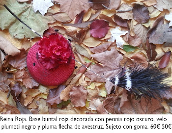 Base buntal con peonia, velo plumeti y raqui de avestruz