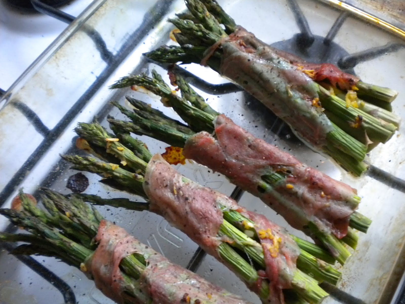 I want that... Asparagus wrapped Prosciutto Bundles
