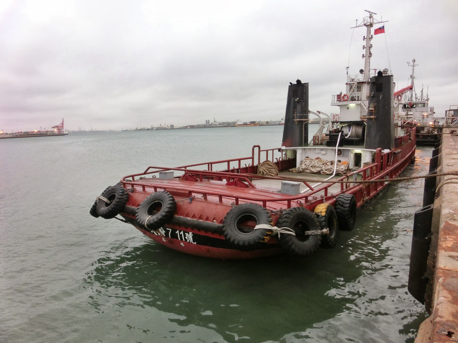 自我教育 浮動船塢拖帶紀聞20140218開航與返航