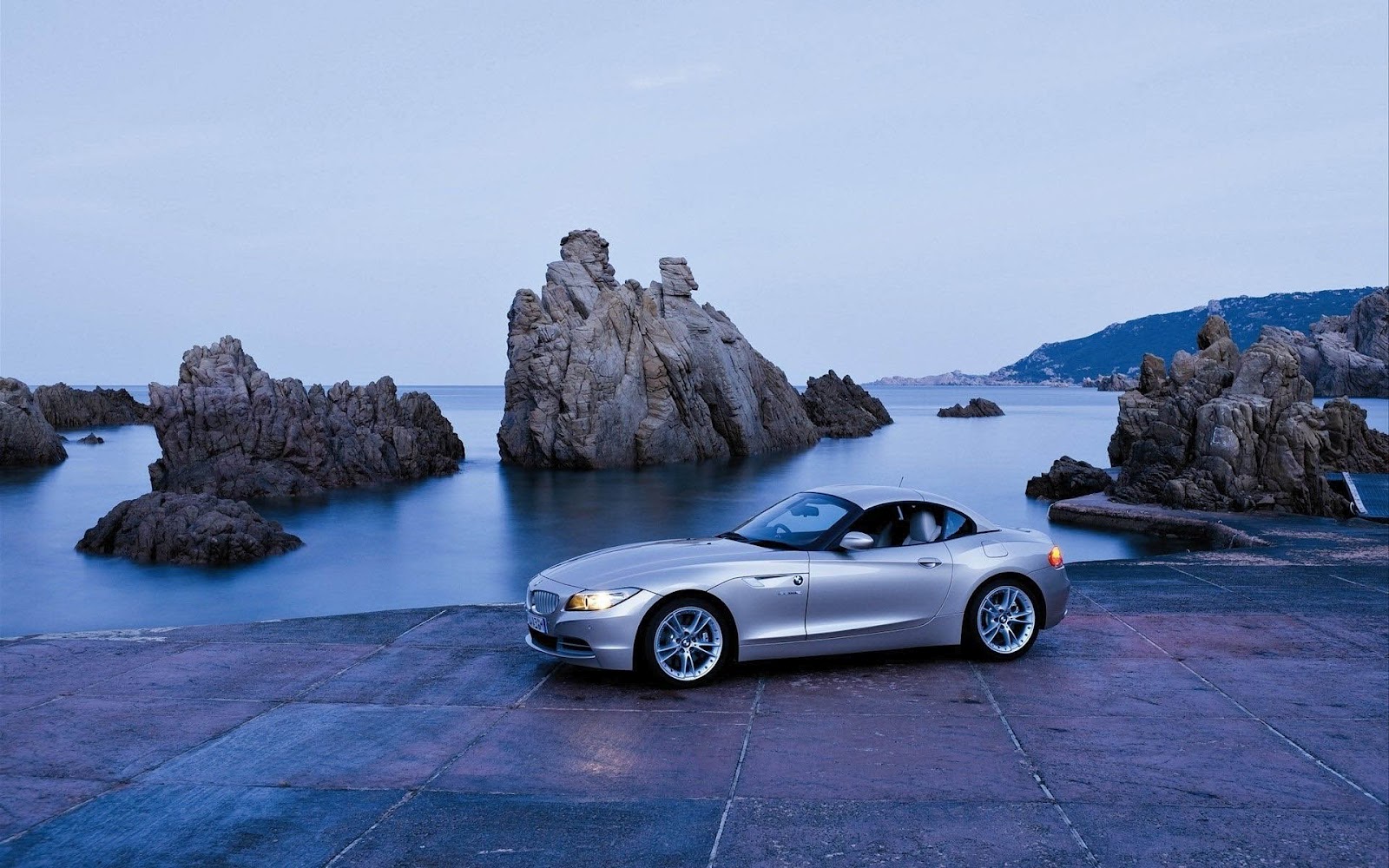 http://2.bp.blogspot.com/-y7mCvS8rxEg/UFI36Zw6ZpI/AAAAAAAAHl0/CqxPL6c0NPo/s1600/hd-auto-wallpaper-met-een-grijze-bmw-z4-hd-bmw-achtergrond-foto.jpg