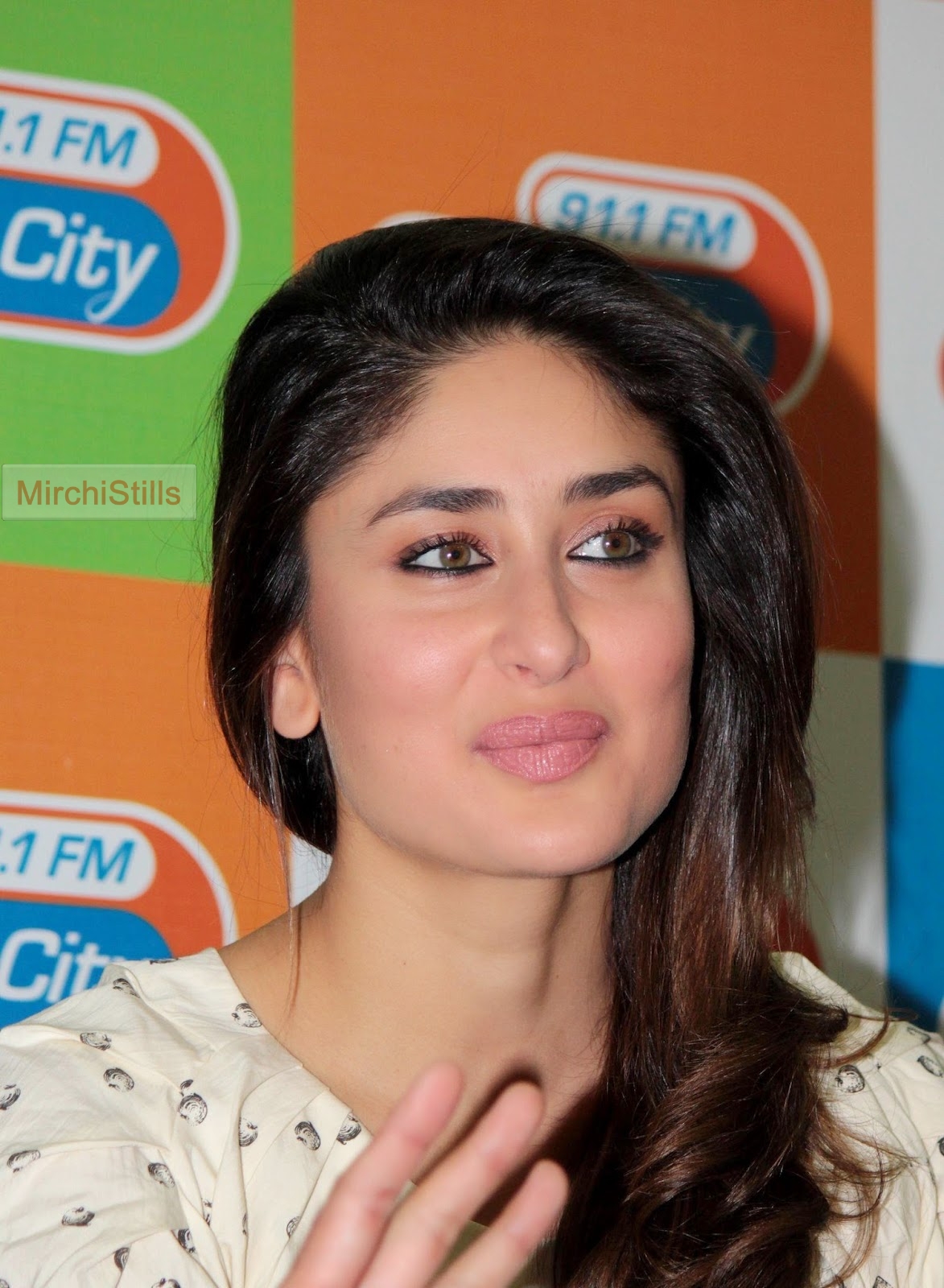 Mirchi Stills: Kareena Kapoor Cute photos