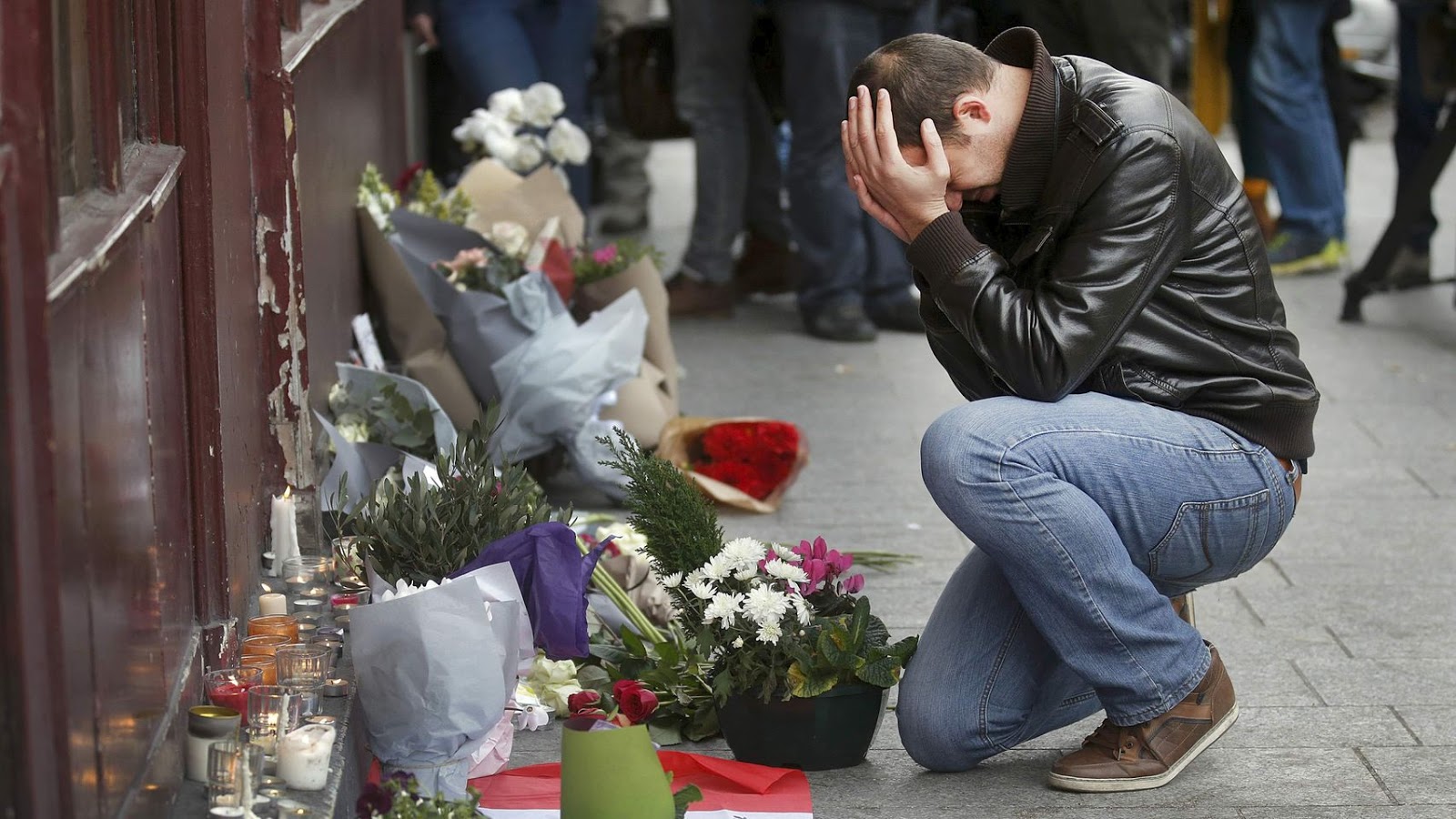 Otra vez la religión Ataque terrorista en París, Francia, perpetrado por islamistas, el viernes 13 de noviembre de 2015. Otra vez la religión demostrando que no sirve para nada | Ximinia