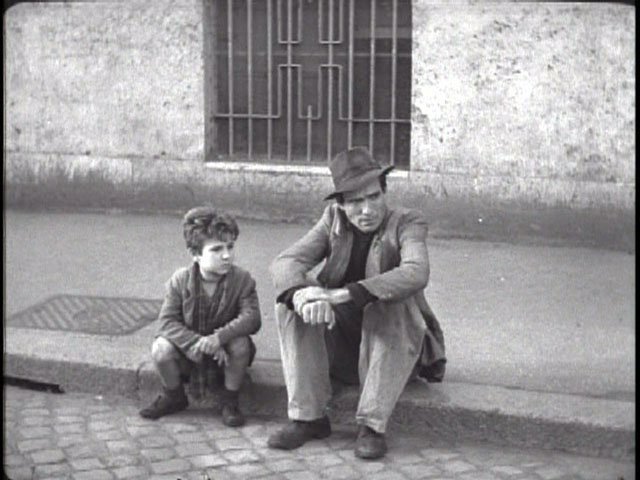 sigara deligi siyah beyaz film kusagi bisiklet hirsizlari