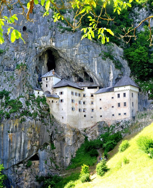 LA IMAGEN DEL DIA: Predjama castle, Slovenia 37