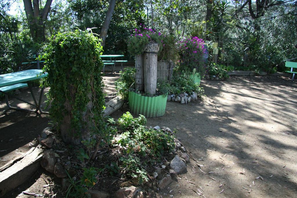 walking into this place is seriously like stumbling into a secret garden i half expected to run into an elf or two there are these wonderful labyrinthian - Amirs Garden walking into this place is seriously like stumbling into a secret garden i half expected to run into an elf or two there are these wonderful labyrinthian - Amirs Garden